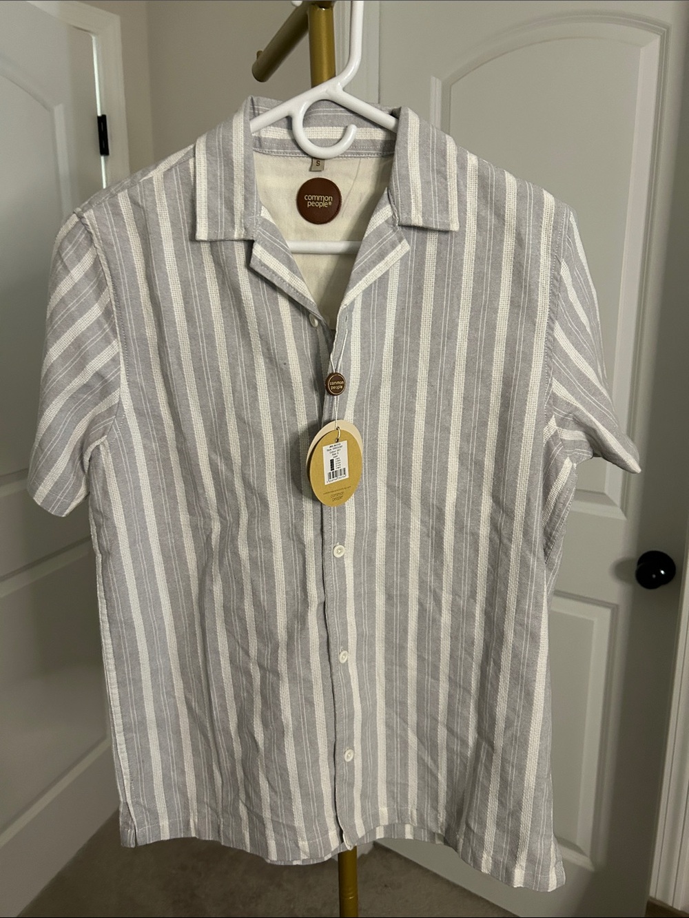 Common People Gray & Beige Striped Short-Sleeve Button-Down Shirt